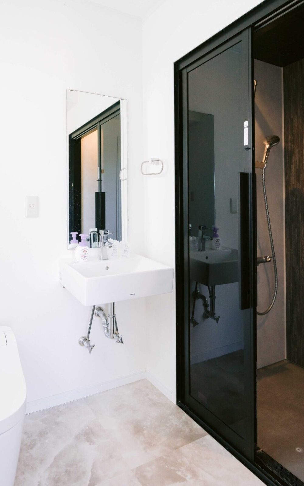 202403_HotelKailani-63 HotelKailani_bathroom_family